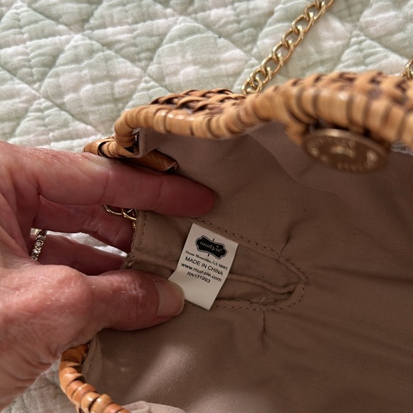 Adorable Mudpie wicker clam shell purse. - Picture 3 of 6